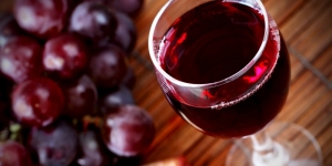 Как открыть бутылку вина без штопора. Безопасные методы