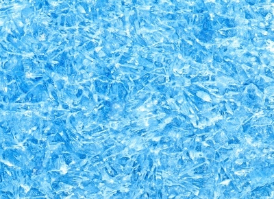 Как самостоятельно растопить лед на лобовом стекле авто