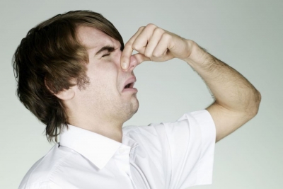 Как избавиться от неприятного запаха в салоне авто